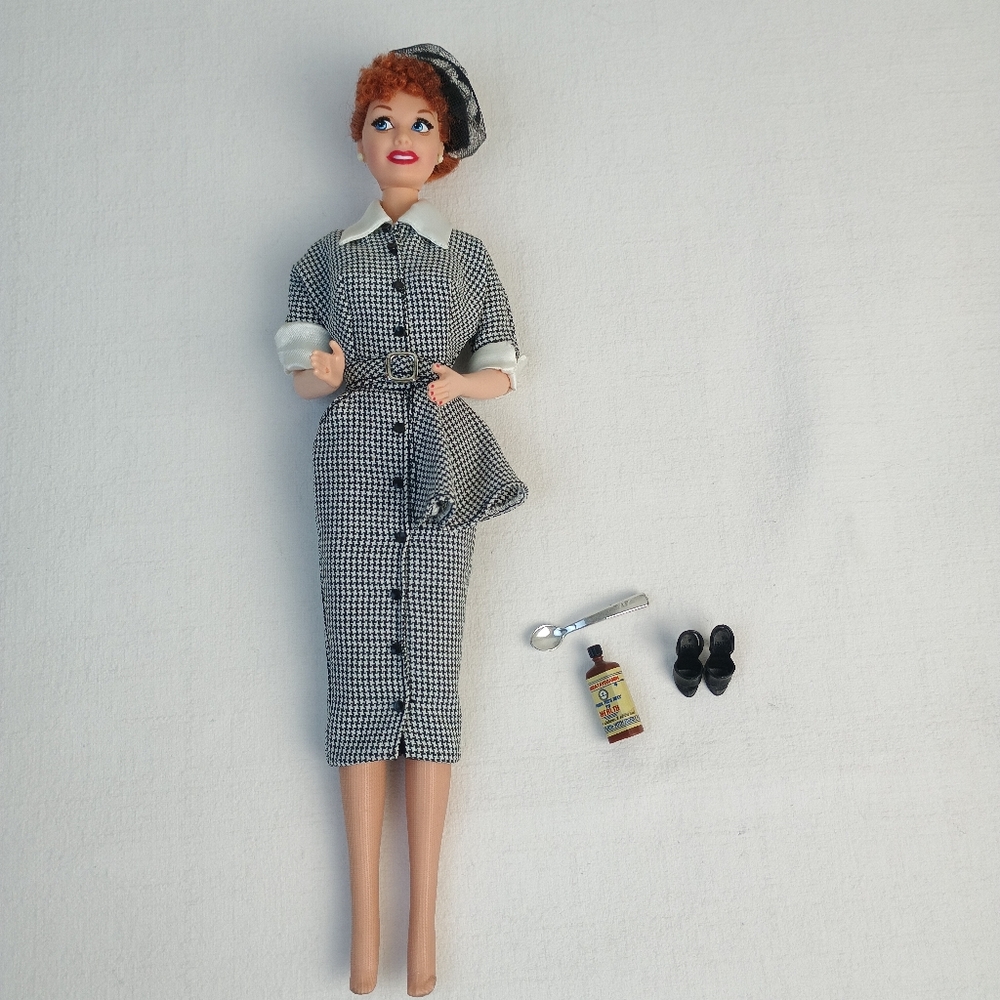 I Love Lucy Doll Lucy Does A TV Commercial Lucille Ball Barbie TV show - Picture 8 of 13